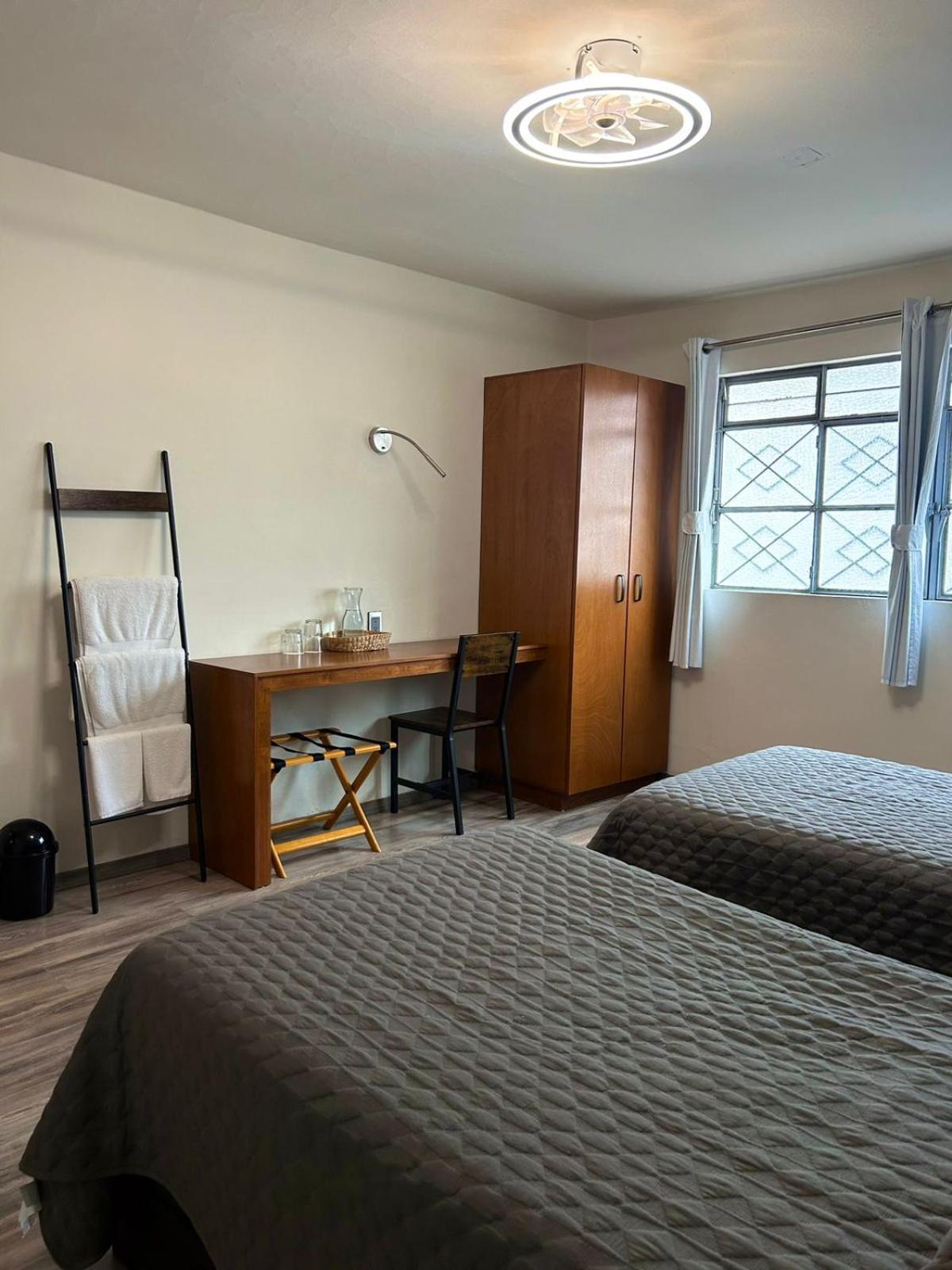 El Salto De Camela Hostal Uruapan  외부 사진